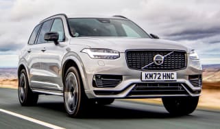 Volvo XC90 Recharge - front tracking